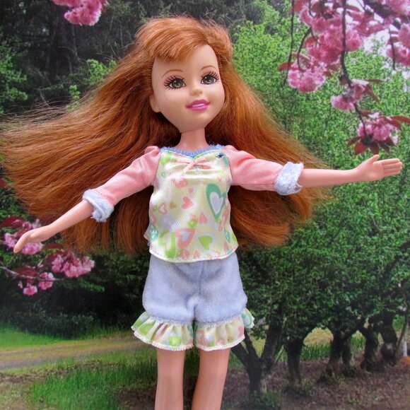 WEE 3 FRIENDS DOLL, LILA, + 2 OUTFITS: ORIGINAL CLOTHES, 10" CUTE REDHEAD - Picture 3 of 10